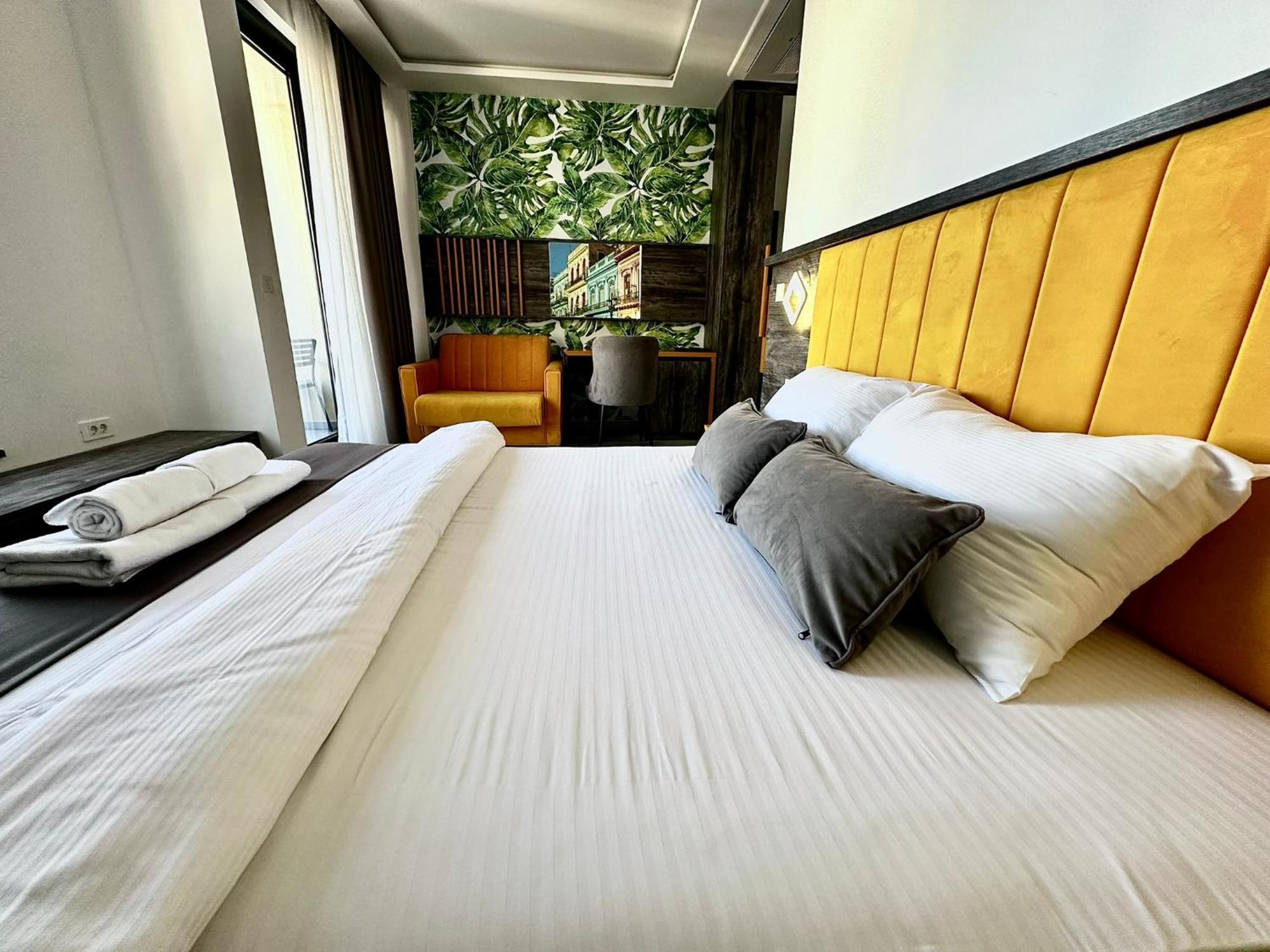 Hotel Del Medio Sutomore Luaran gambar