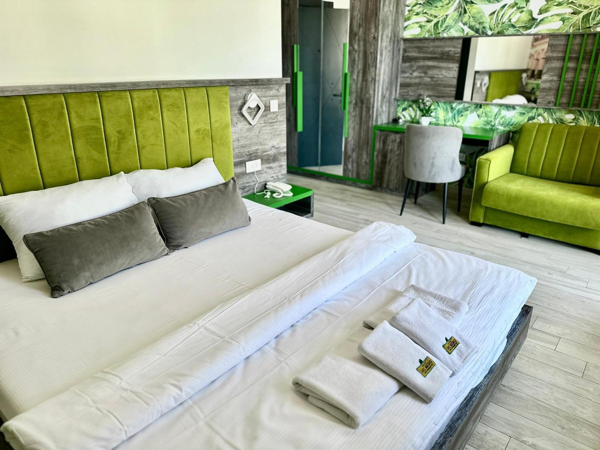 Hotel Del Medio Sutomore Luaran gambar