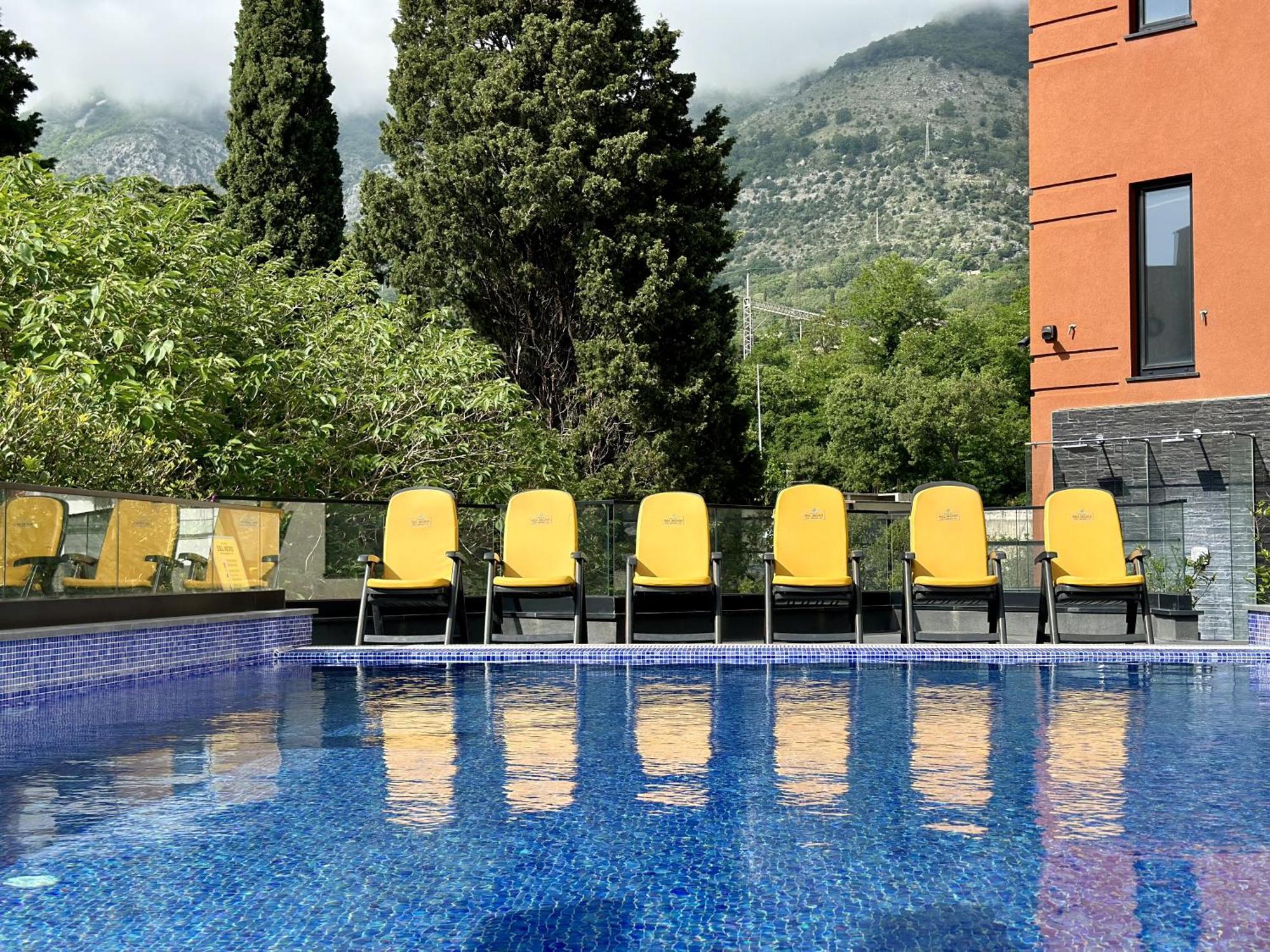 Hotel Del Medio Sutomore Luaran gambar