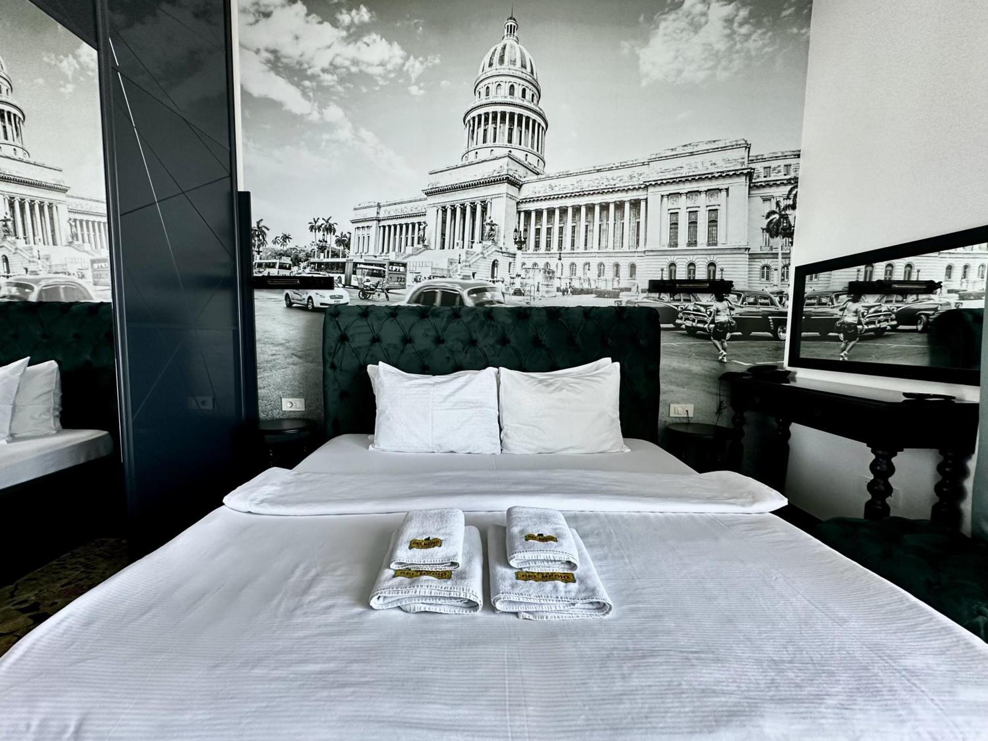 Hotel Del Medio Sutomore Bilik gambar